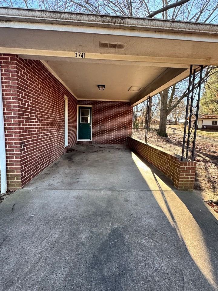 3741 Robert Riding Rd - Photo 2 of 20