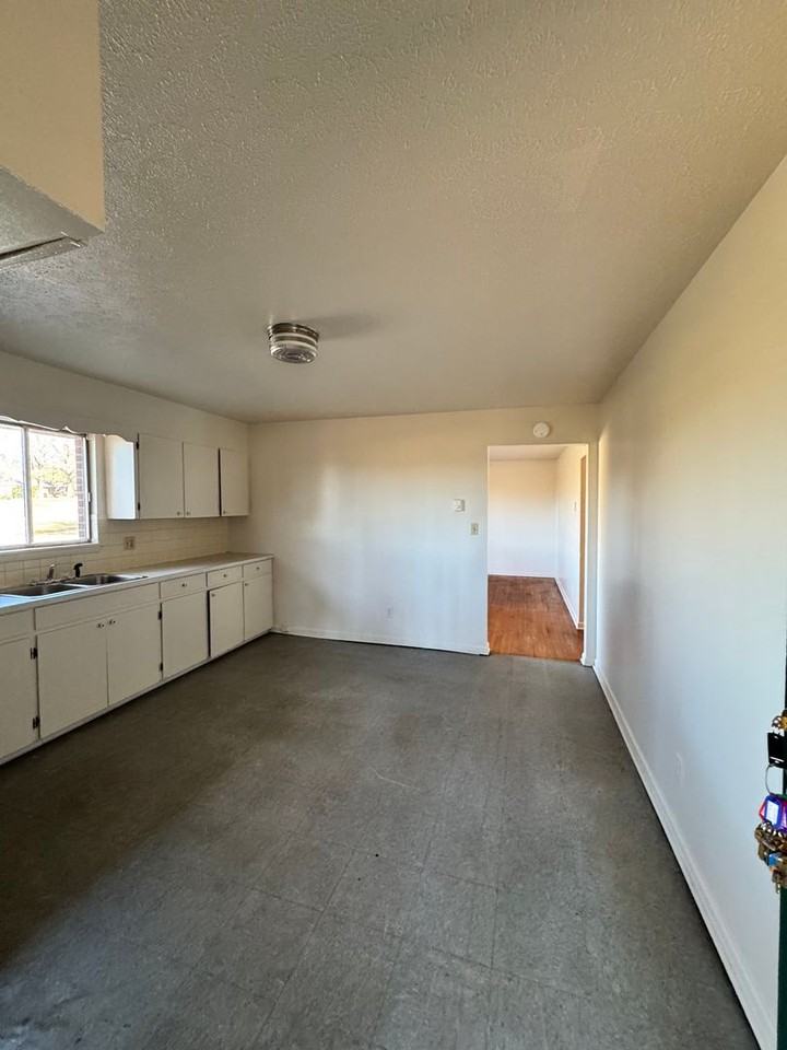 3741 Robert Riding Rd - Photo 5 of 20