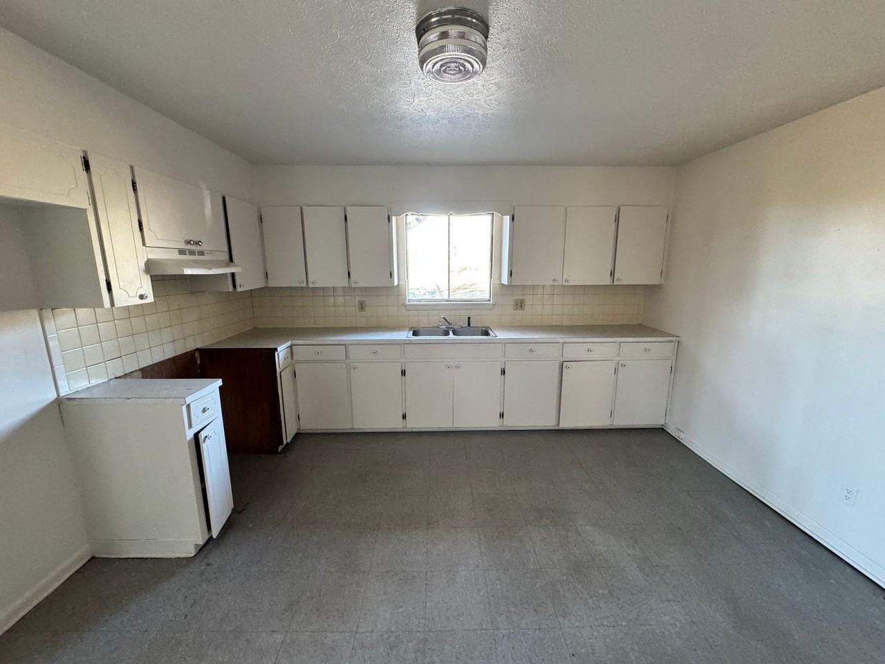 3741 Robert Riding Rd - Photo 6 of 20