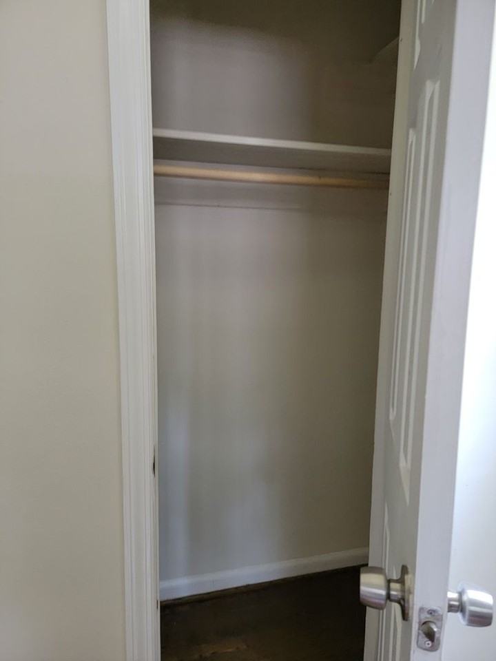 229 W 38th St #B - Photo 4 of 11