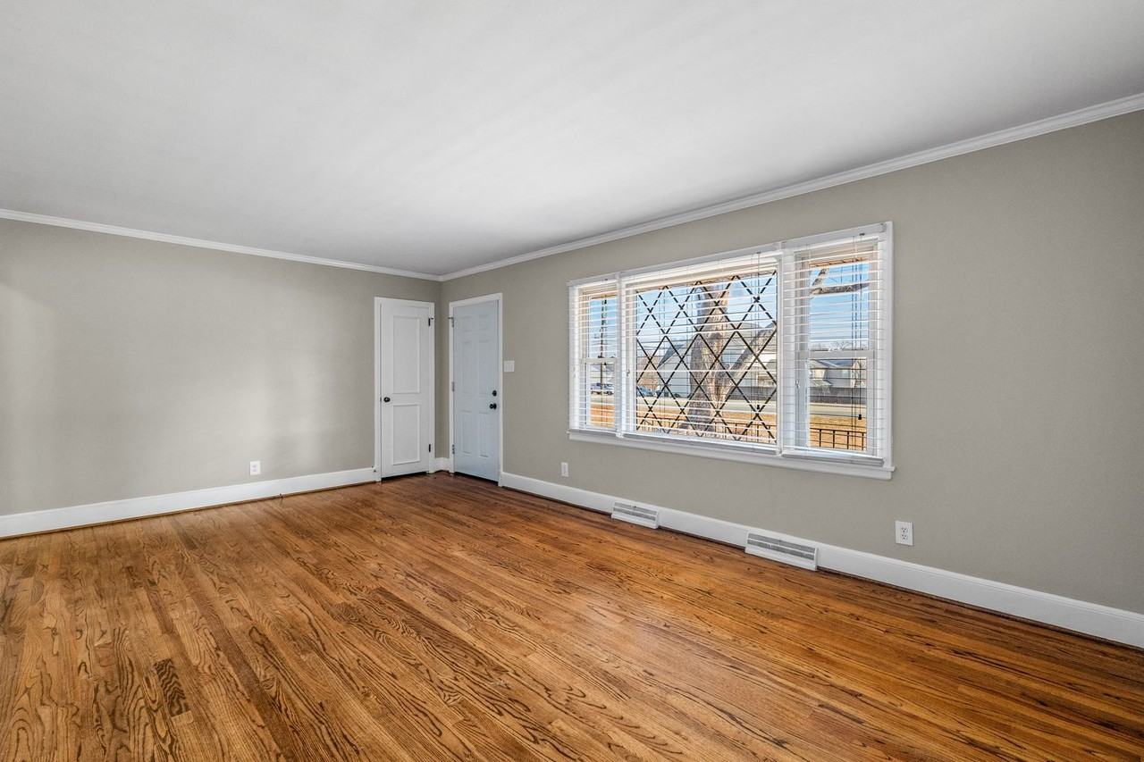 904 S Williamson Ave - Photo 5 of 36