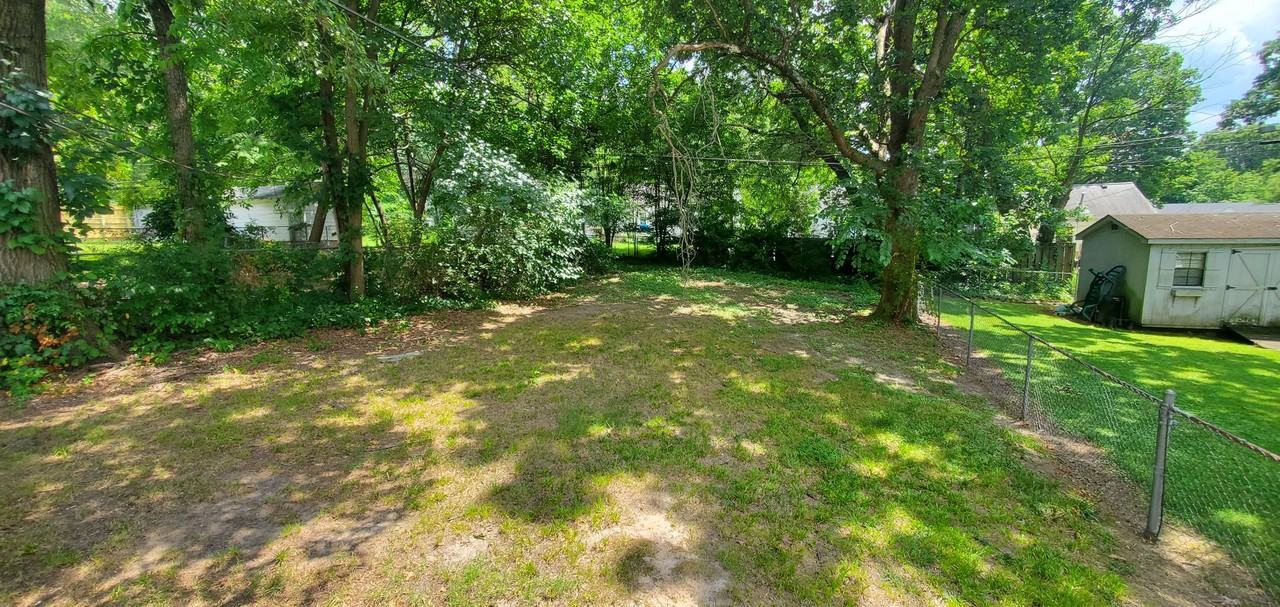 1607 Oak St - Photo 2 of 9