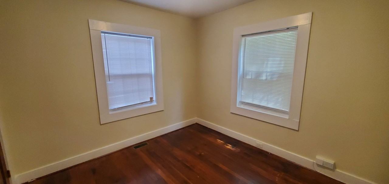 1607 Oak St - Photo 6 of 9