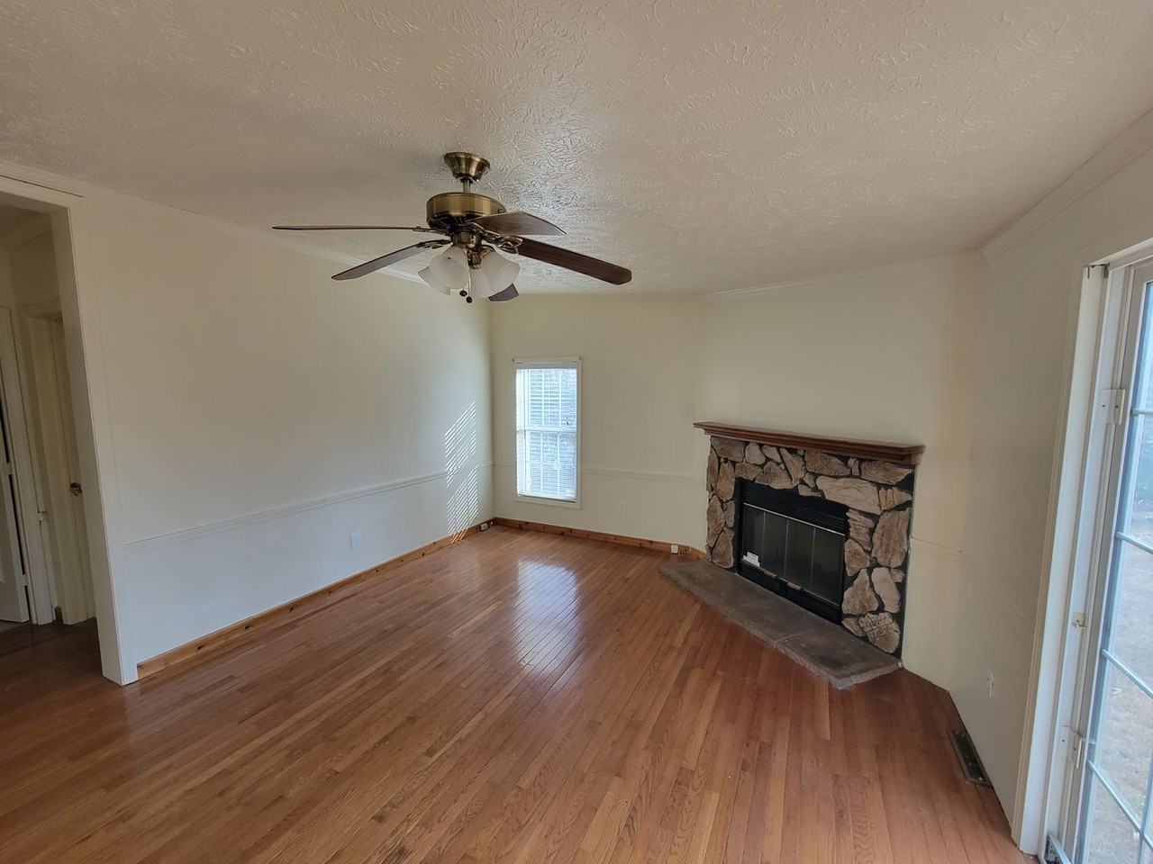 4085 Battleground Ave - Photo 7 of 16