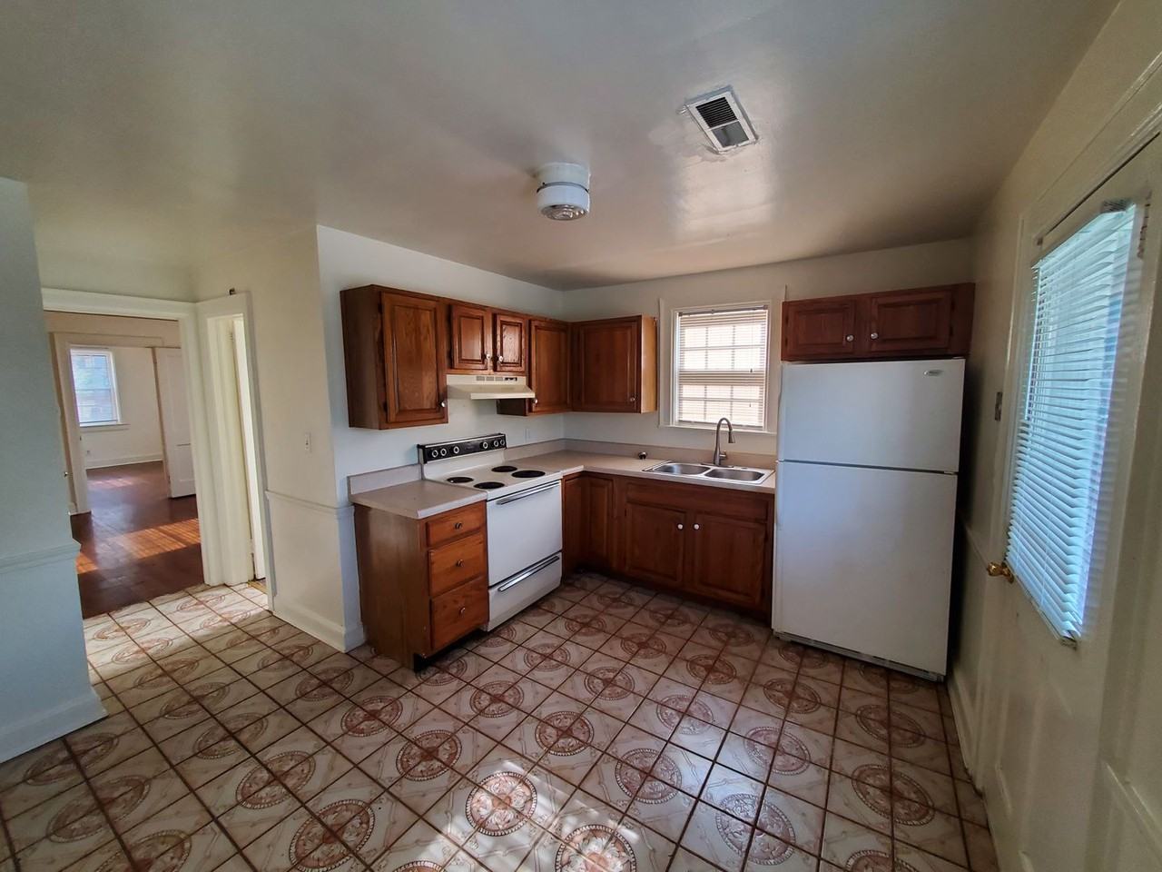 2513 Spring Garden St - Photo 2 of 5