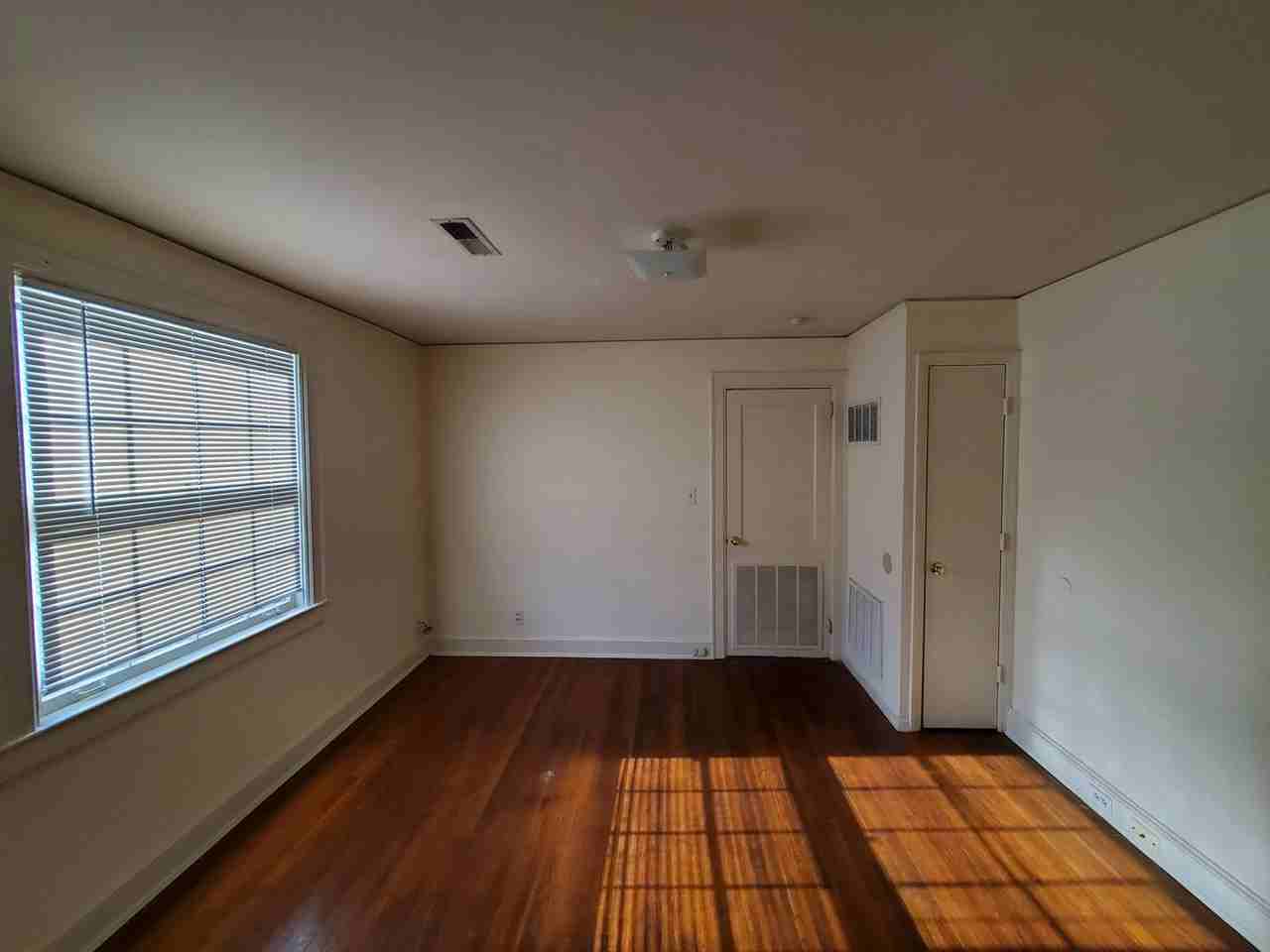 2513 Spring Garden St - Photo 4 of 5