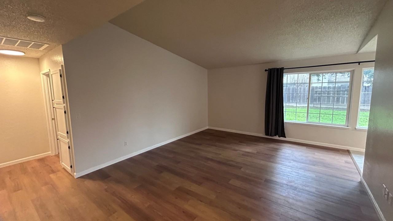 1917 Coral Oak Ct - Photo 5 of 30