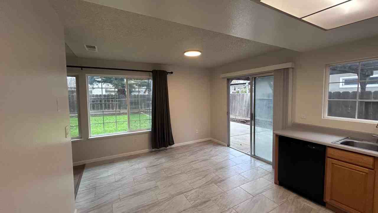 1917 Coral Oak Ct - Photo 7 of 30