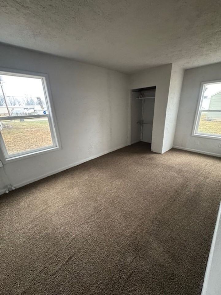 2913 Chestnut St - Photo 5 of 8