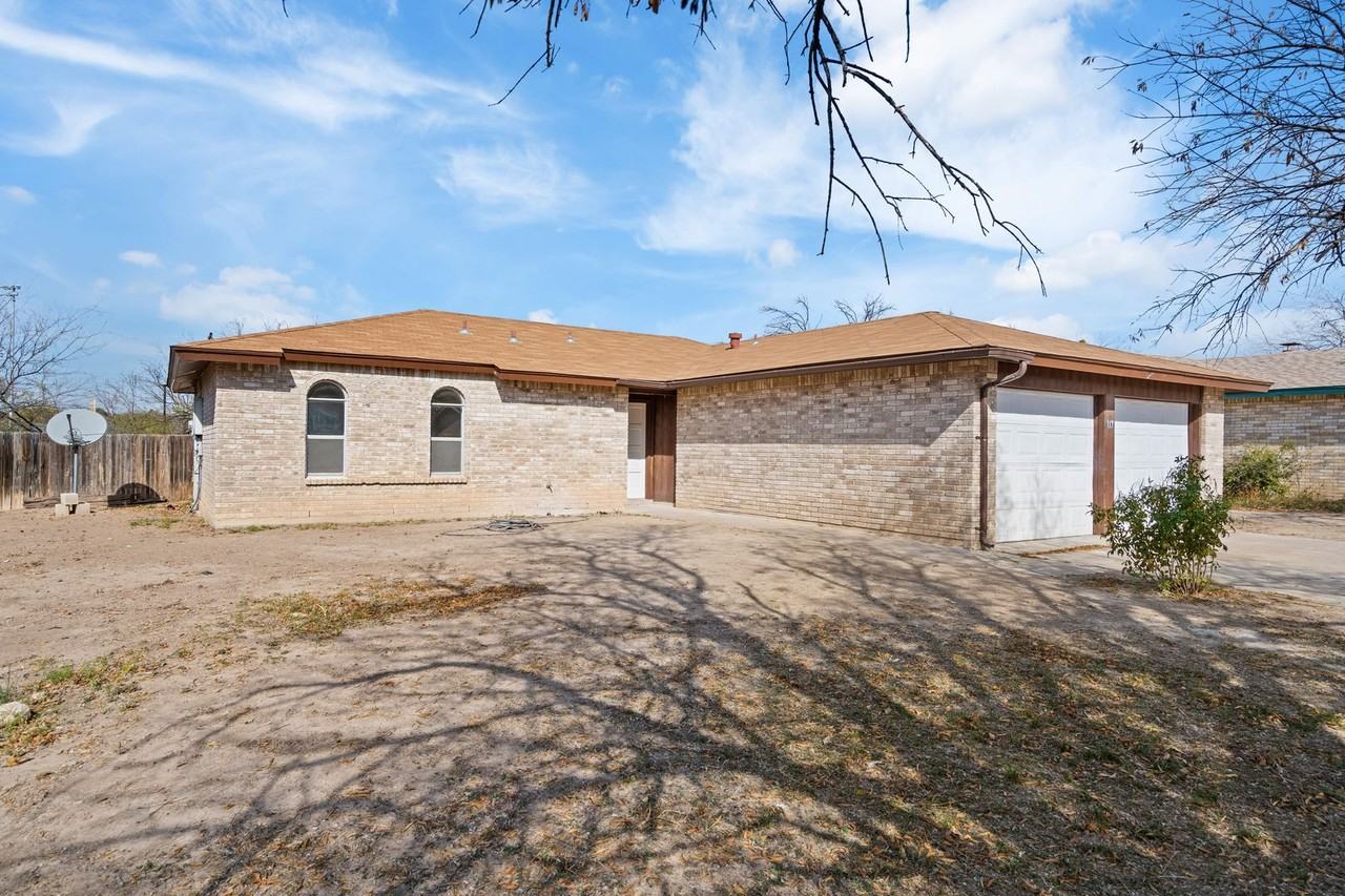 117 Fiesta Dr - Photo 2 of 21