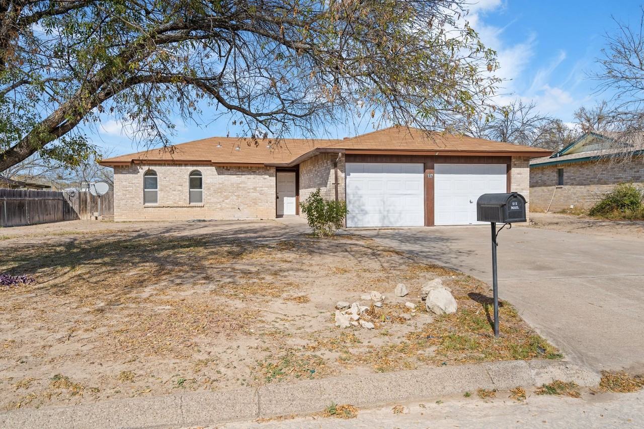 117 Fiesta Dr - Photo 3 of 21