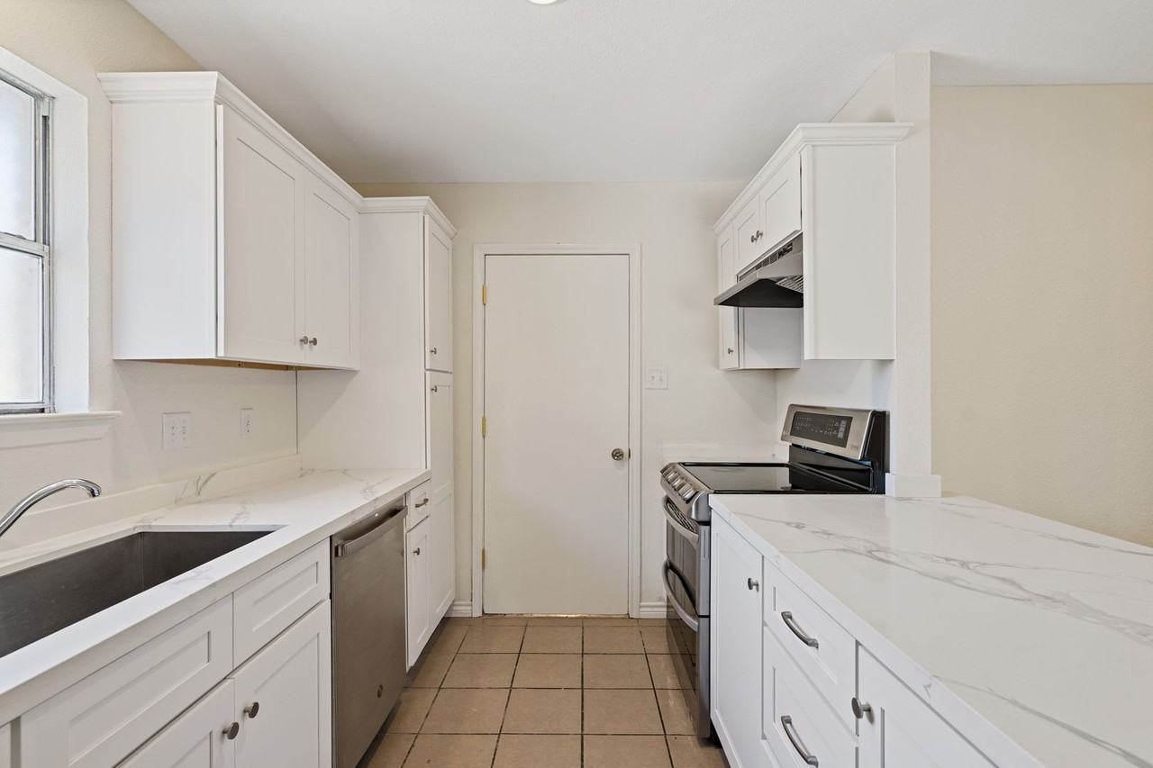 117 Fiesta Dr - Photo 7 of 21