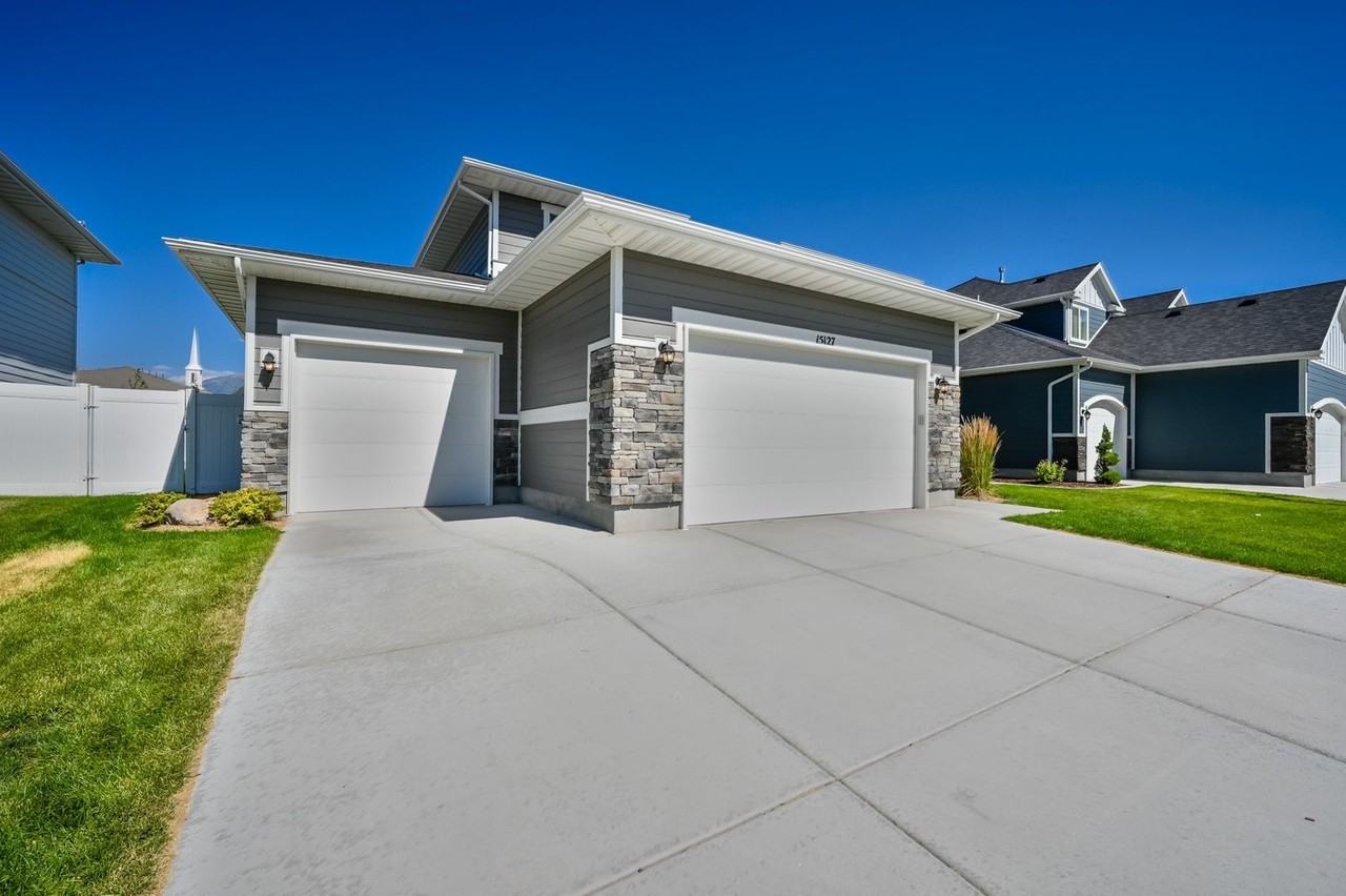 15127 S Revolutionary Way - Photo 3 of 37