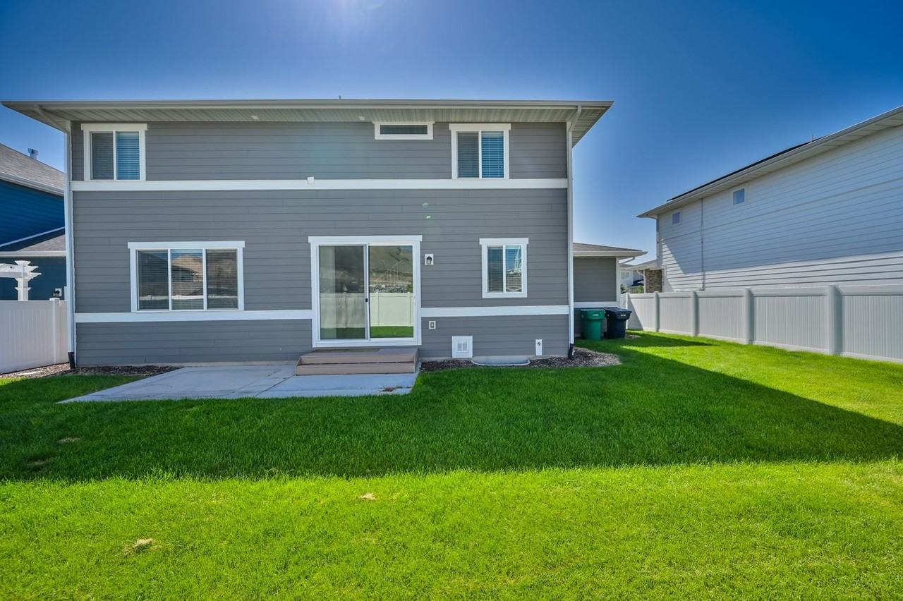 15127 S Revolutionary Way - Photo 6 of 37