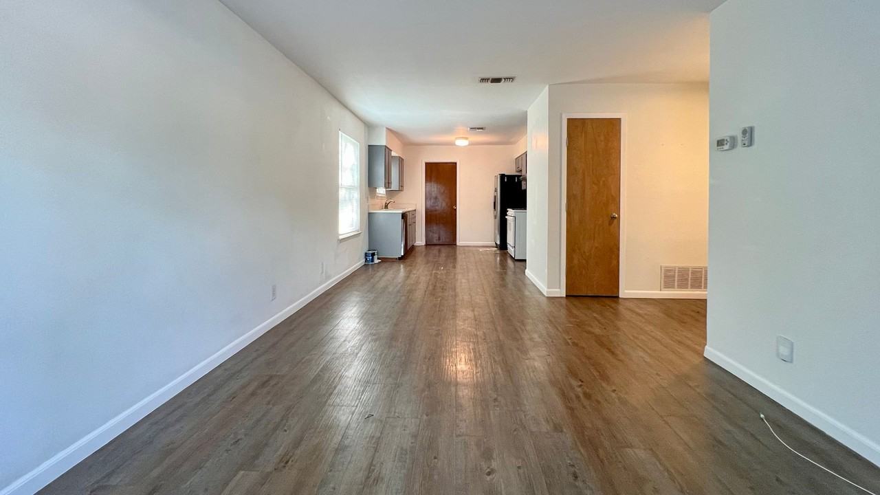 203 Dora St - Photo 3 of 9