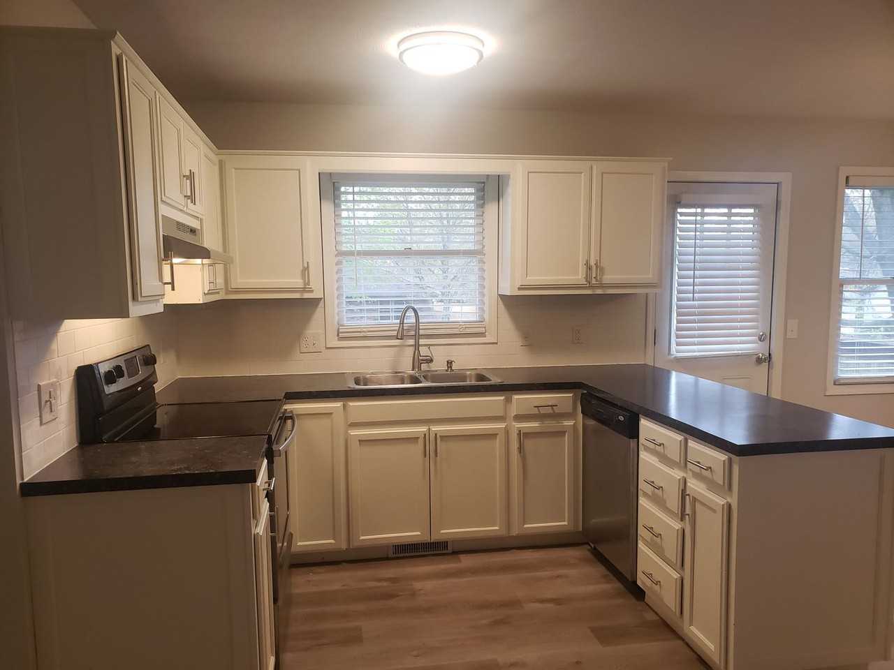 4114 S Western Ave - Photo 4 of 28