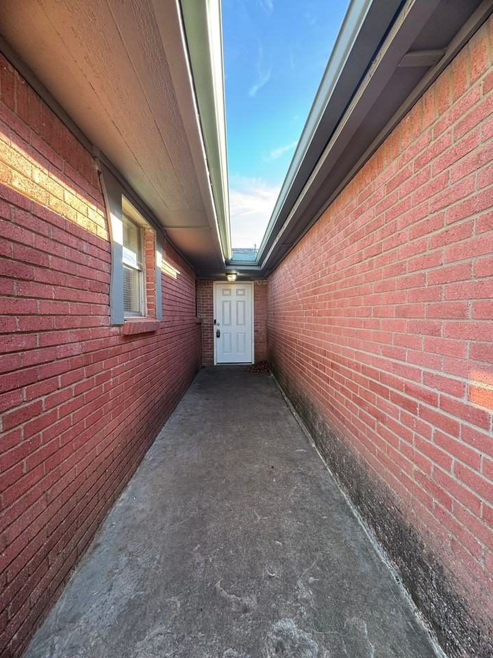 108 Se 56th St - Photo 3 of 41