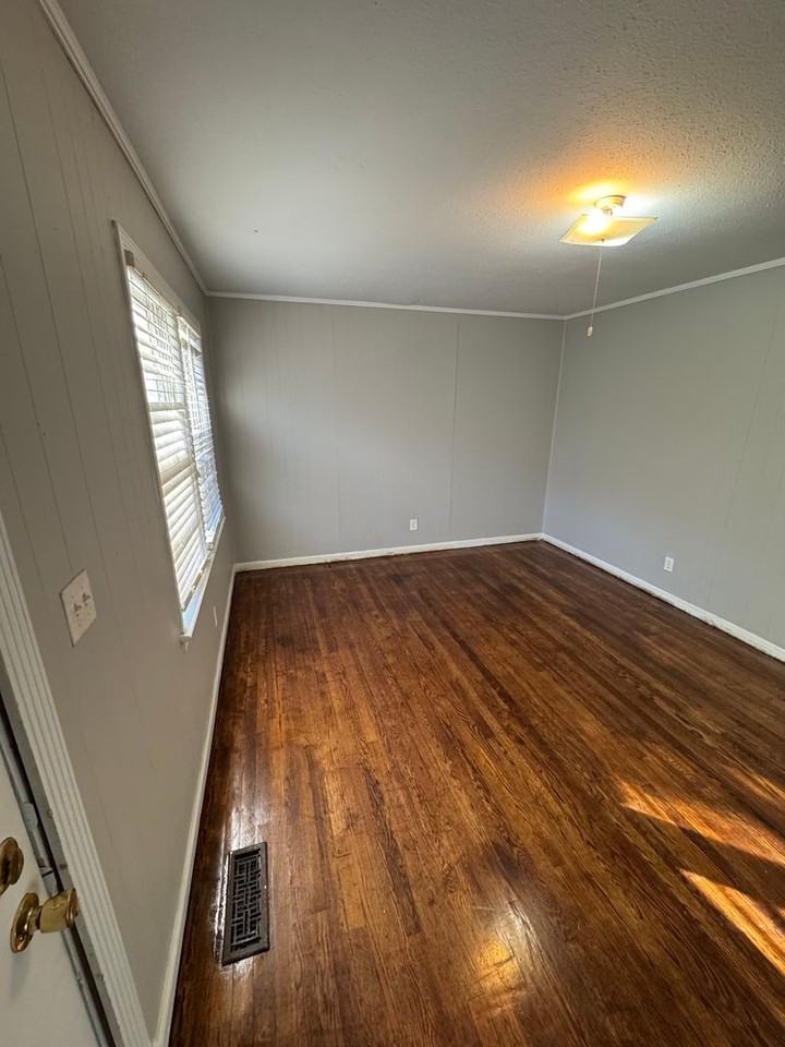 2810 18th Ave - Photo 2 of 6