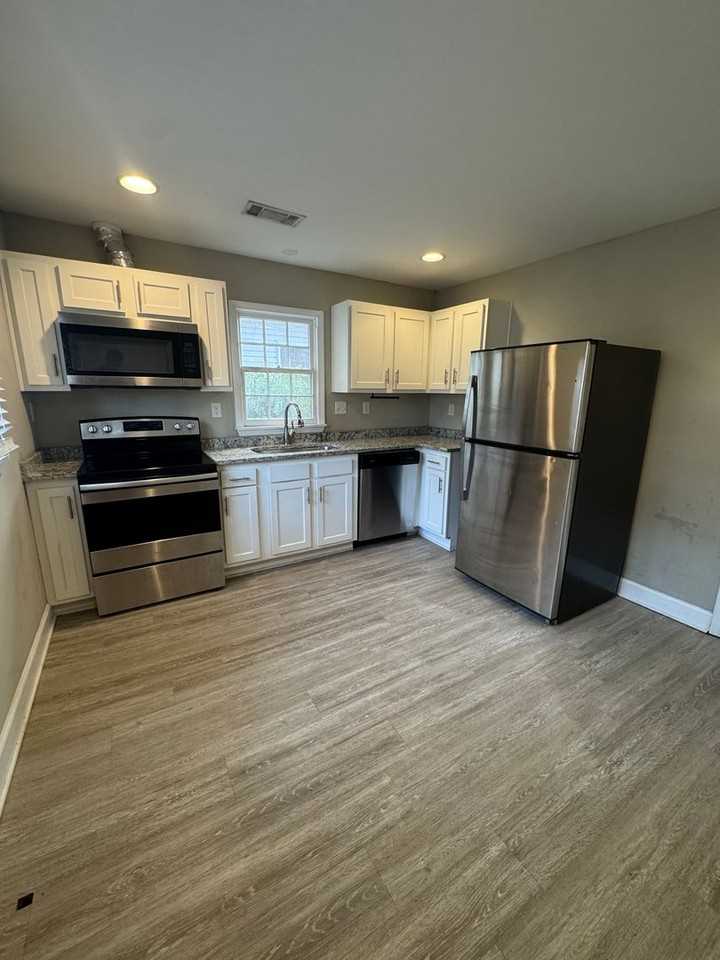 2805 18th Ave - Photo 2 of 7