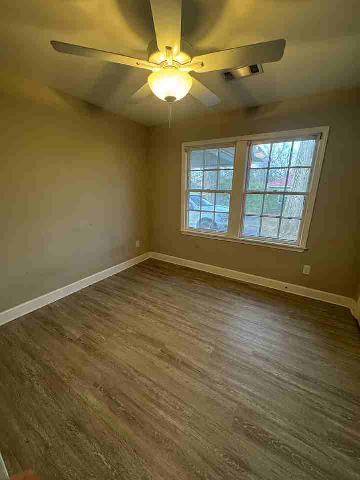 2805 18th Ave - Photo 5 of 7