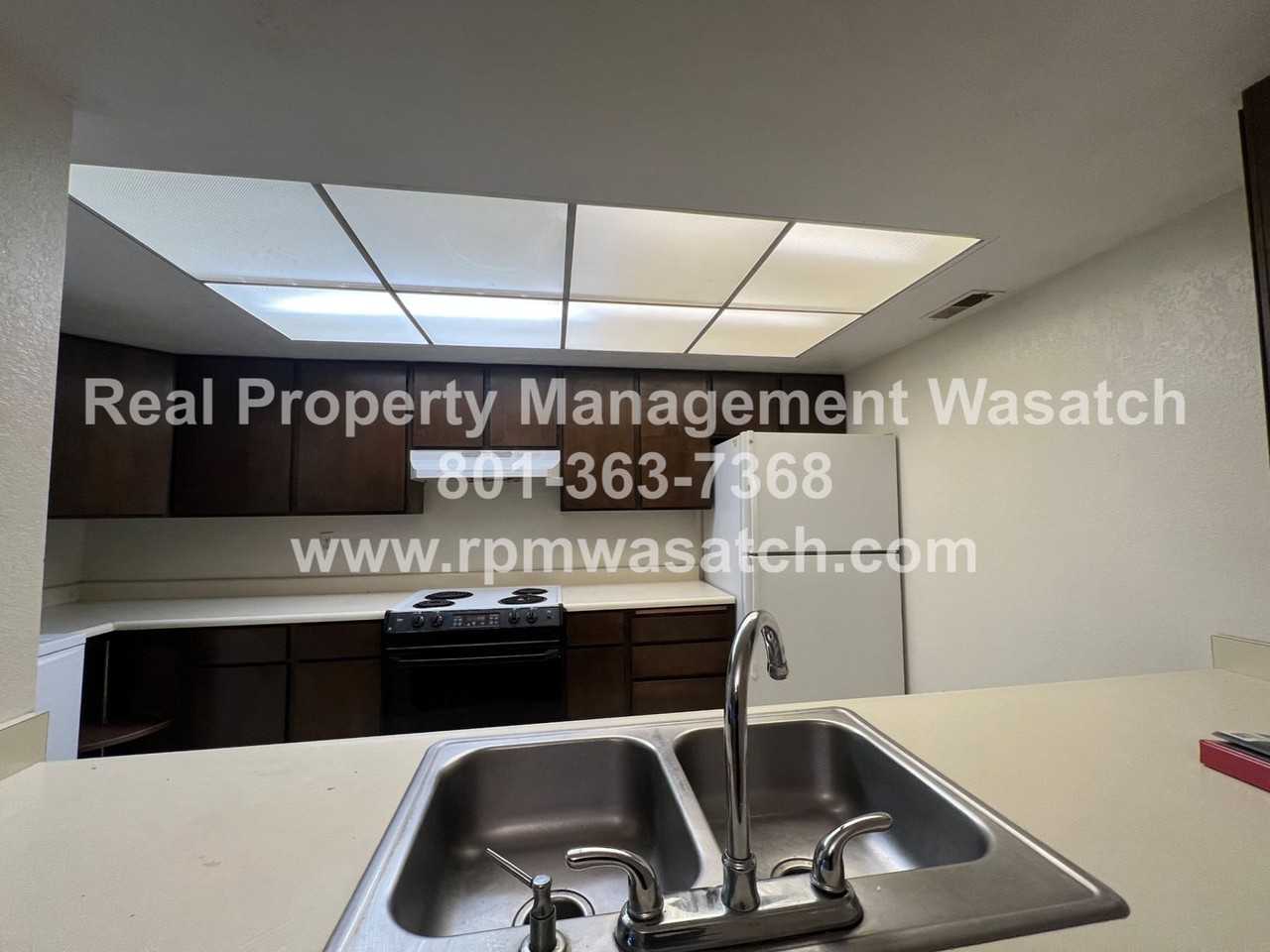 110 S 800 E #302 - Photo 4 of 17