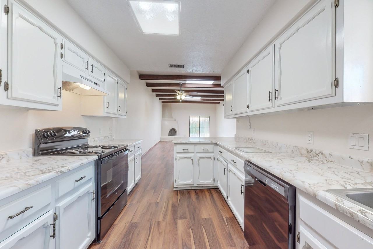 1505 Donette Pl Ne - Photo 5 of 21