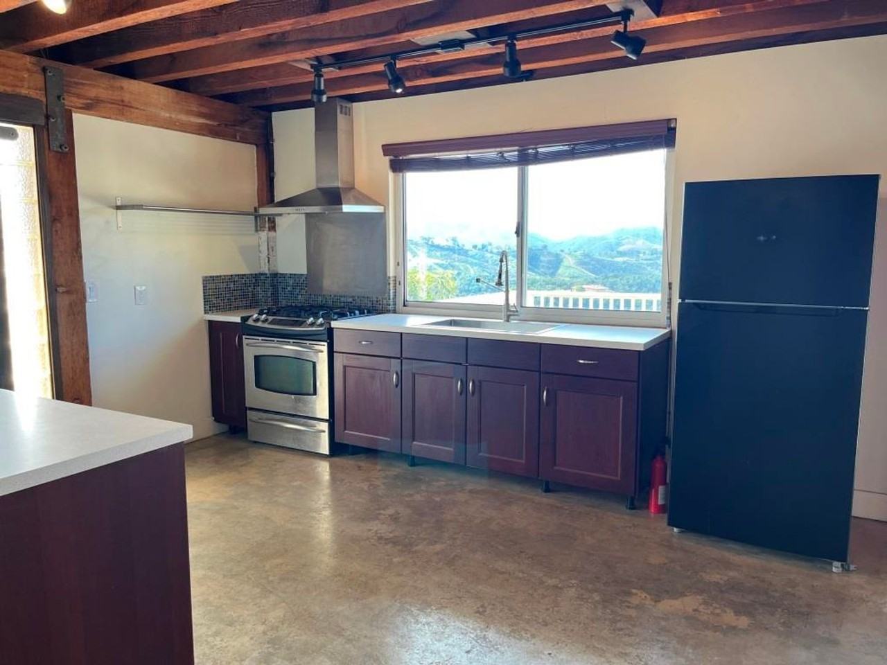 1435 Wild Acres Rd - Photo 5 of 13