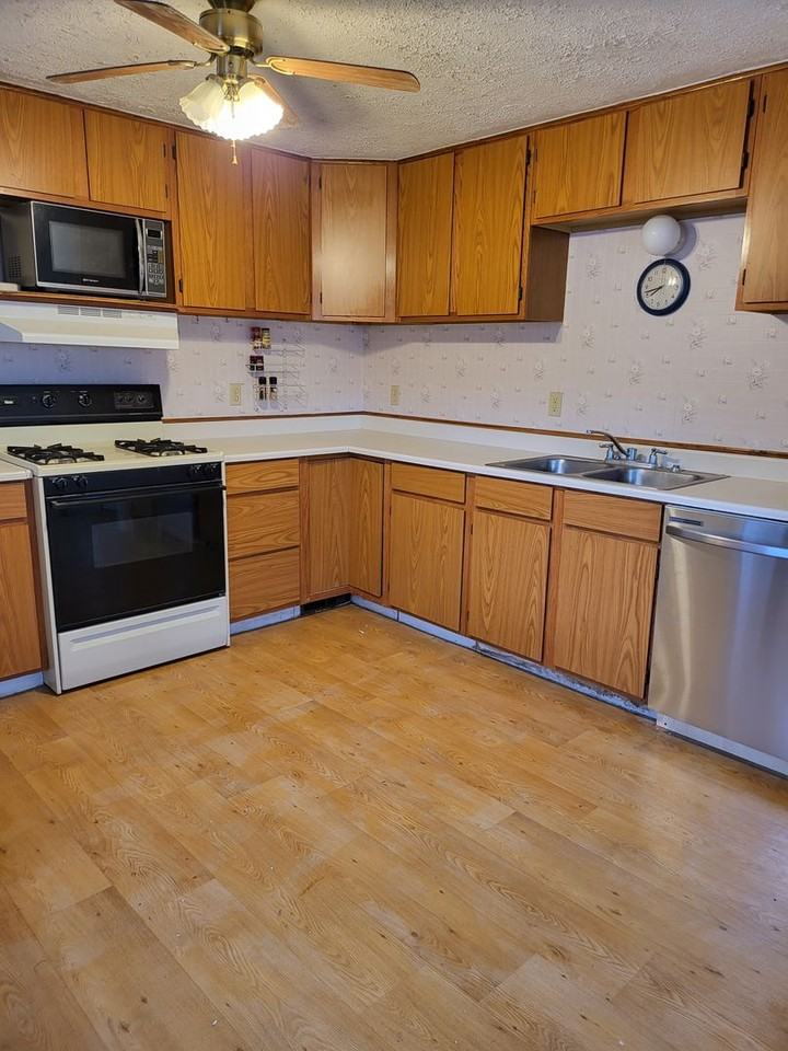 107 Ball Ln - Photo 2 of 14