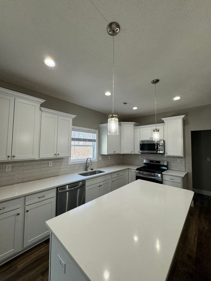 2513 Yeoman Ln - Photo 2 of 29