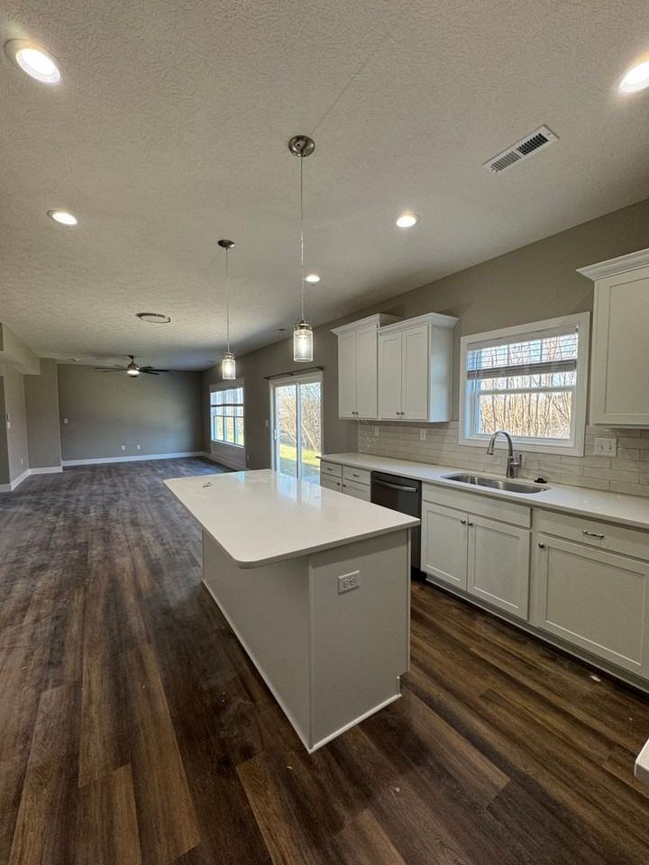 2513 Yeoman Ln - Photo 3 of 29