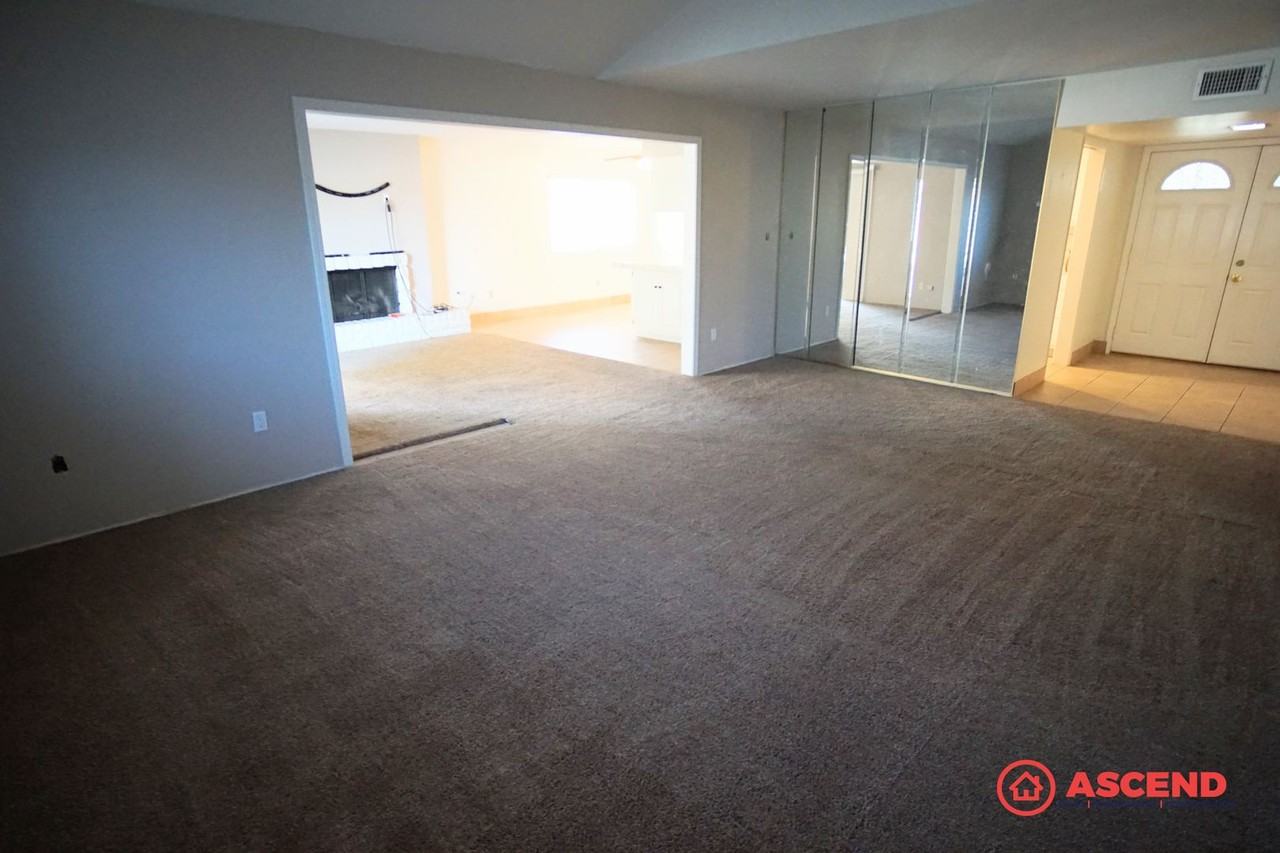 305 Carr St - Photo 4 of 24