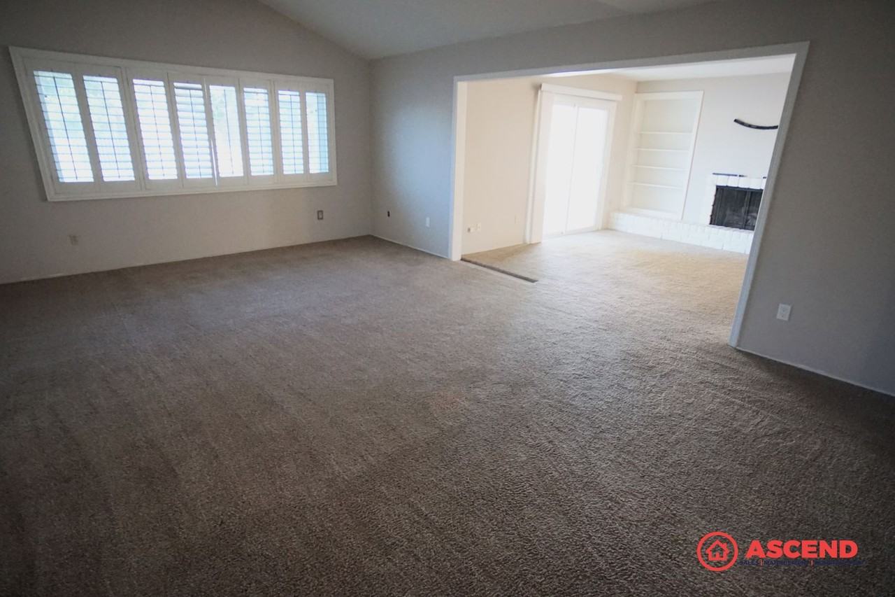 305 Carr St - Photo 5 of 24