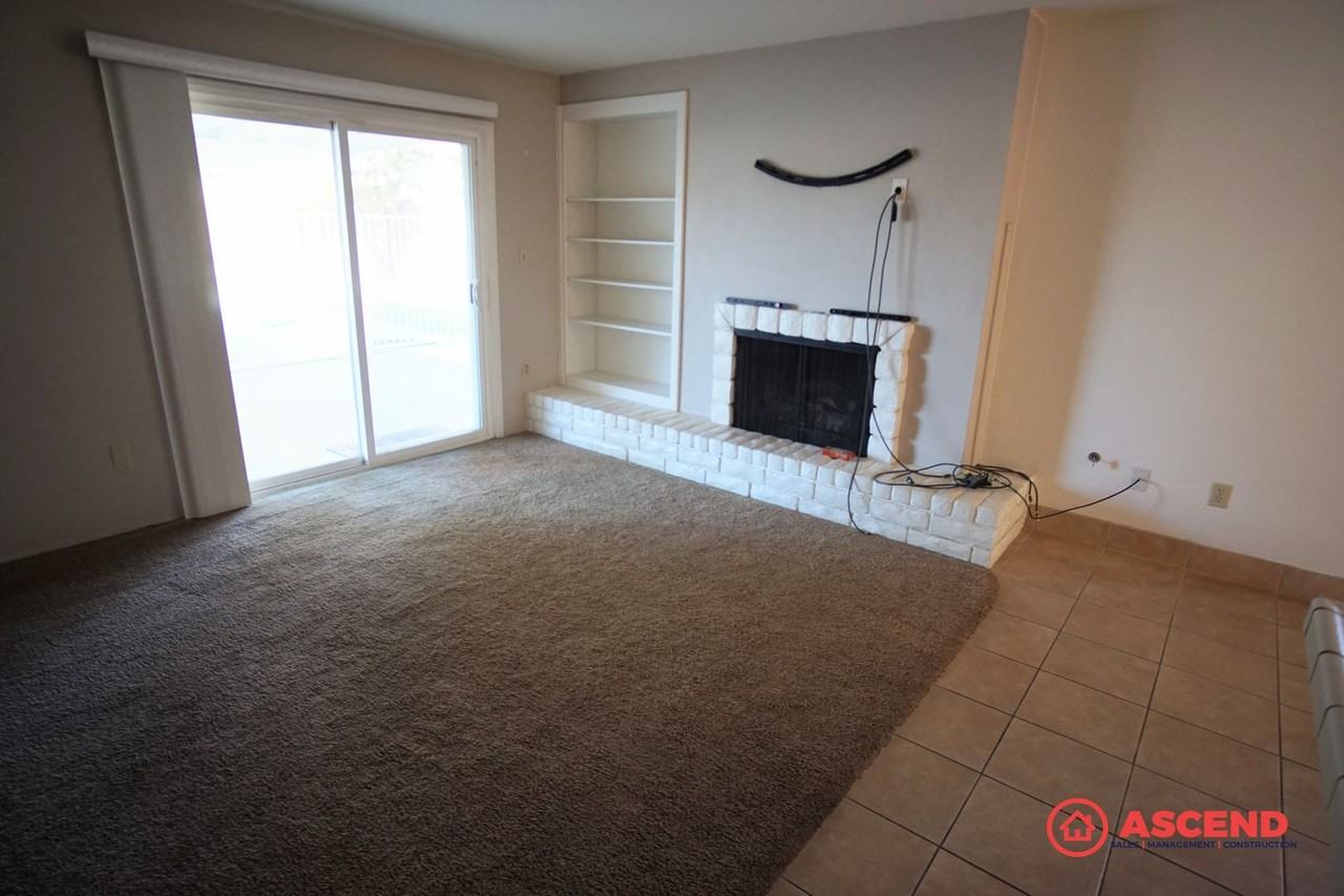 305 Carr St - Photo 6 of 24