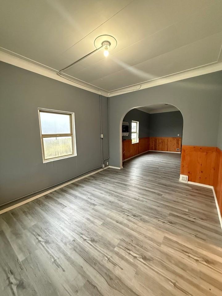 1118 W Wishkah St - Photo 4 of 36