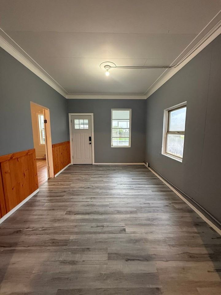 1118 W Wishkah St - Photo 6 of 36