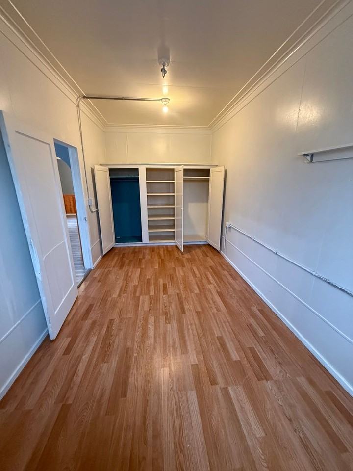 1118 W Wishkah St - Photo 7 of 36