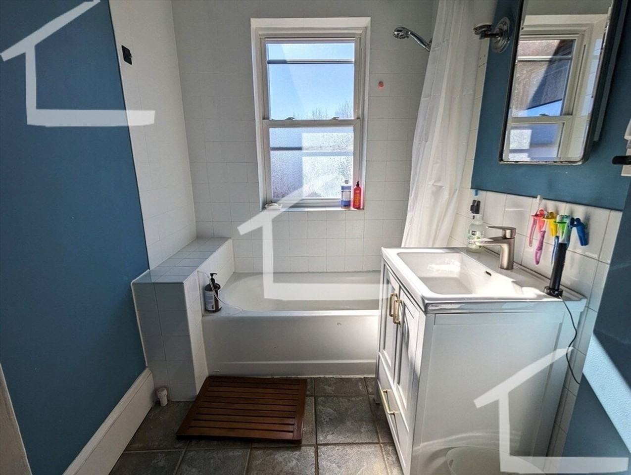 338 Washington St - Photo 3 of 14