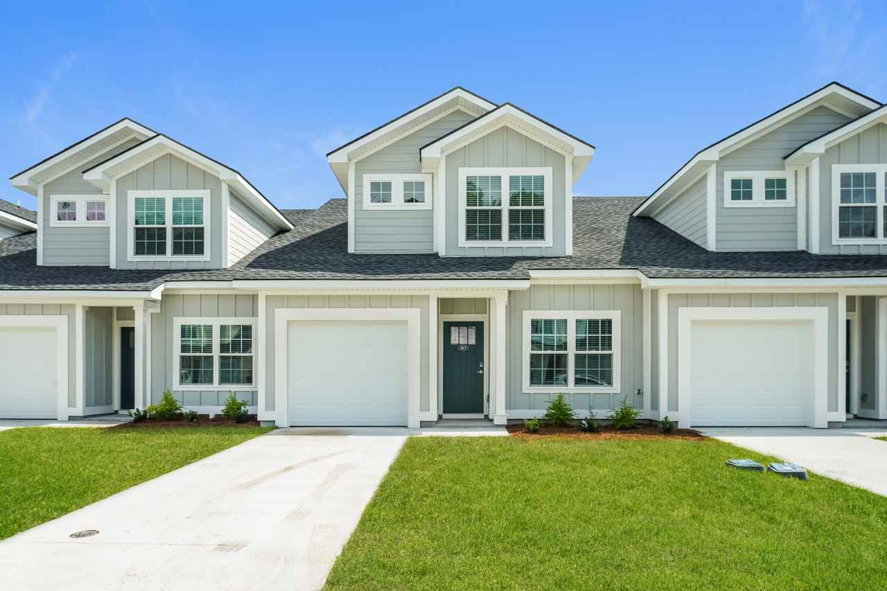 1117 Walker Point Way