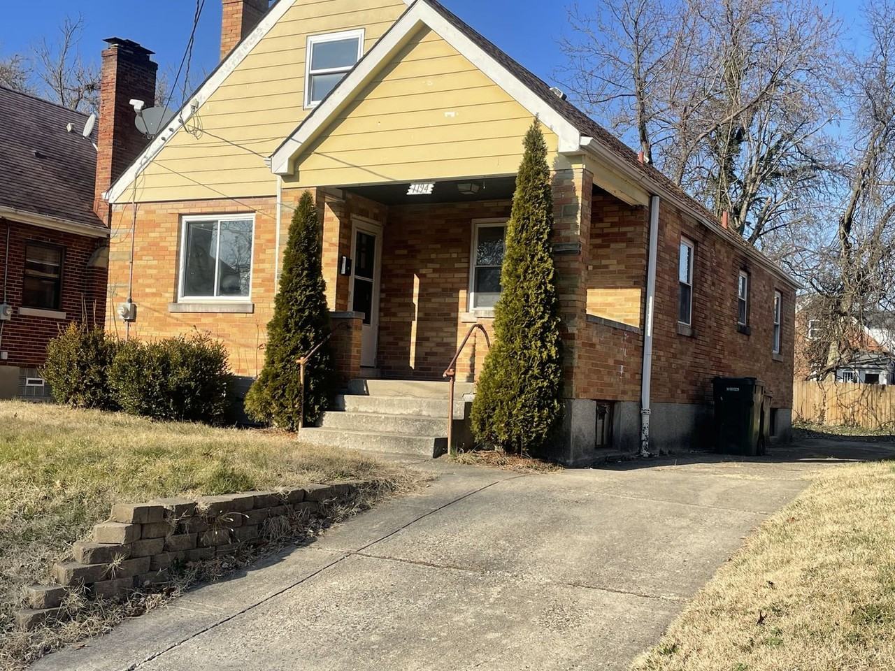 1194 East Way - Photo 2 of 17