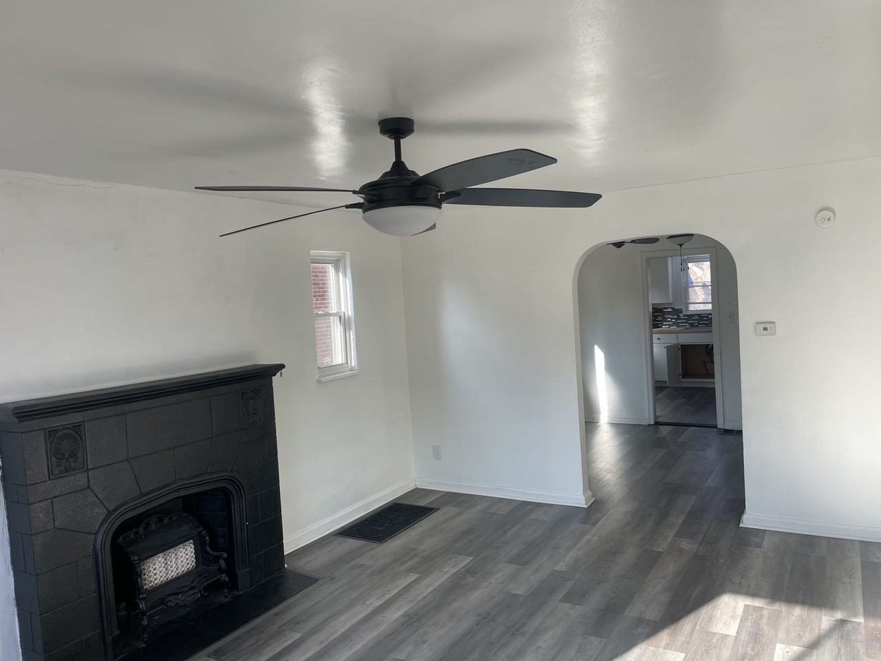 1194 East Way - Photo 3 of 17