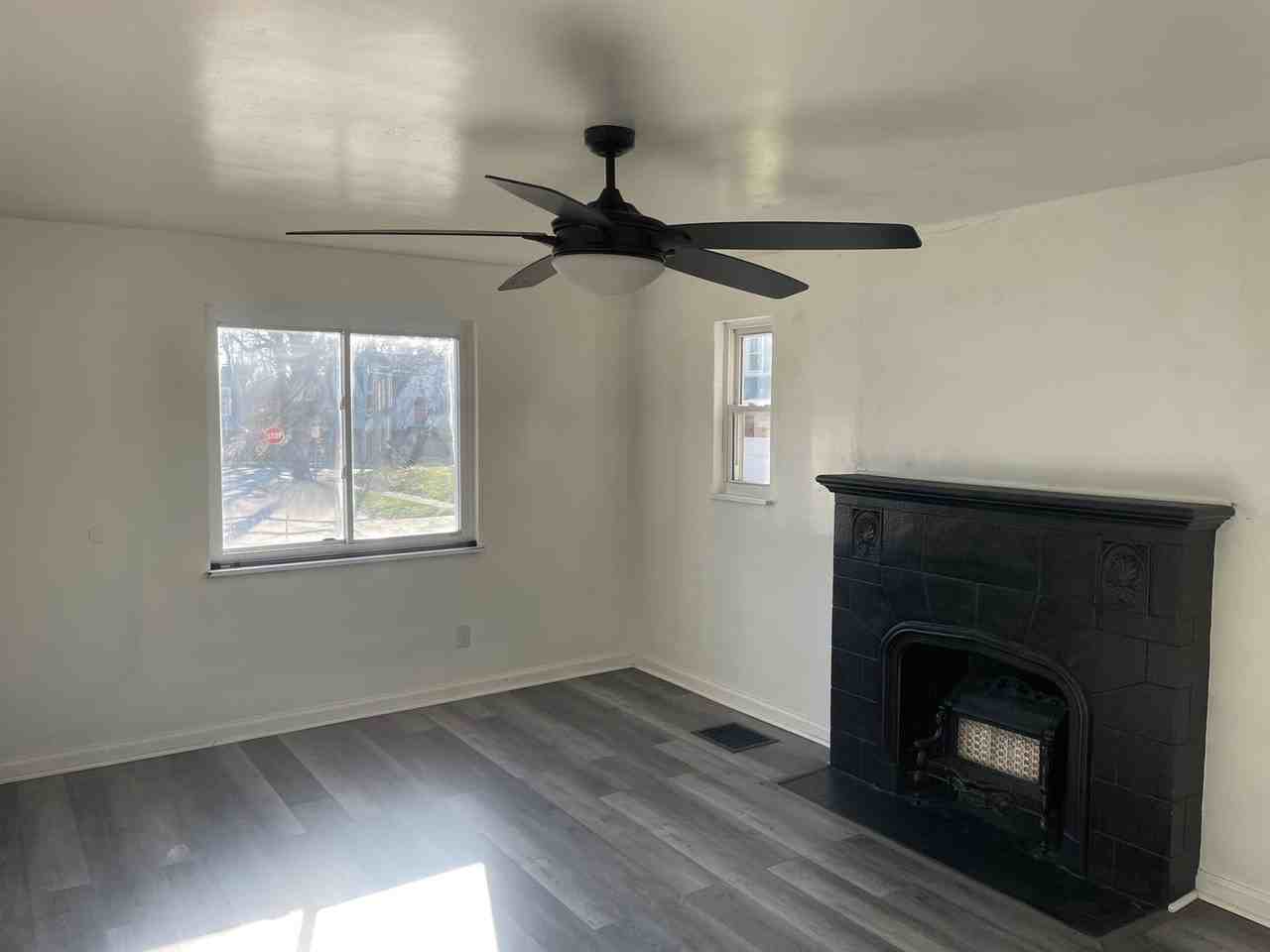 1194 East Way - Photo 4 of 17