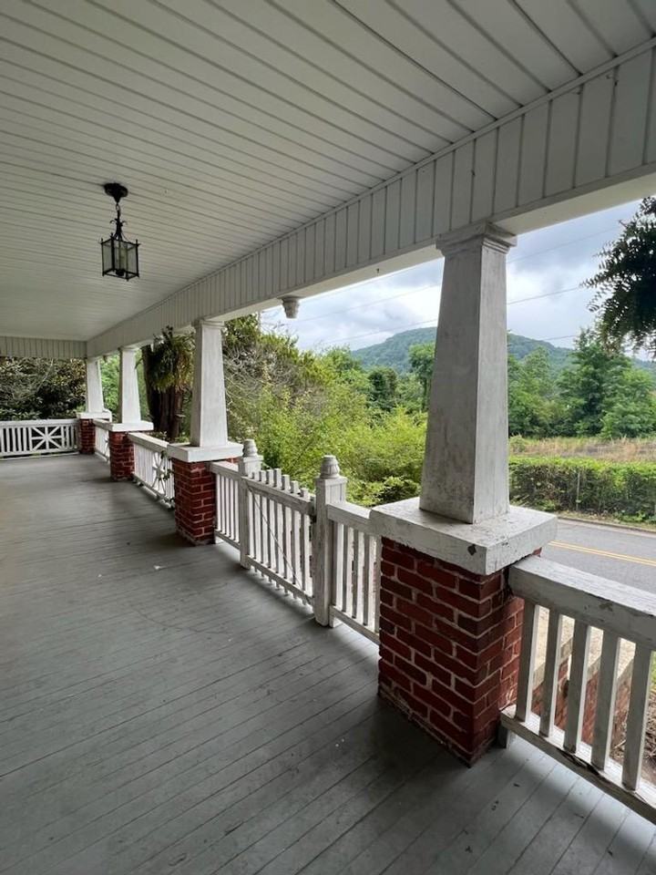 233 Blue Ridge St - Photo 2 of 17