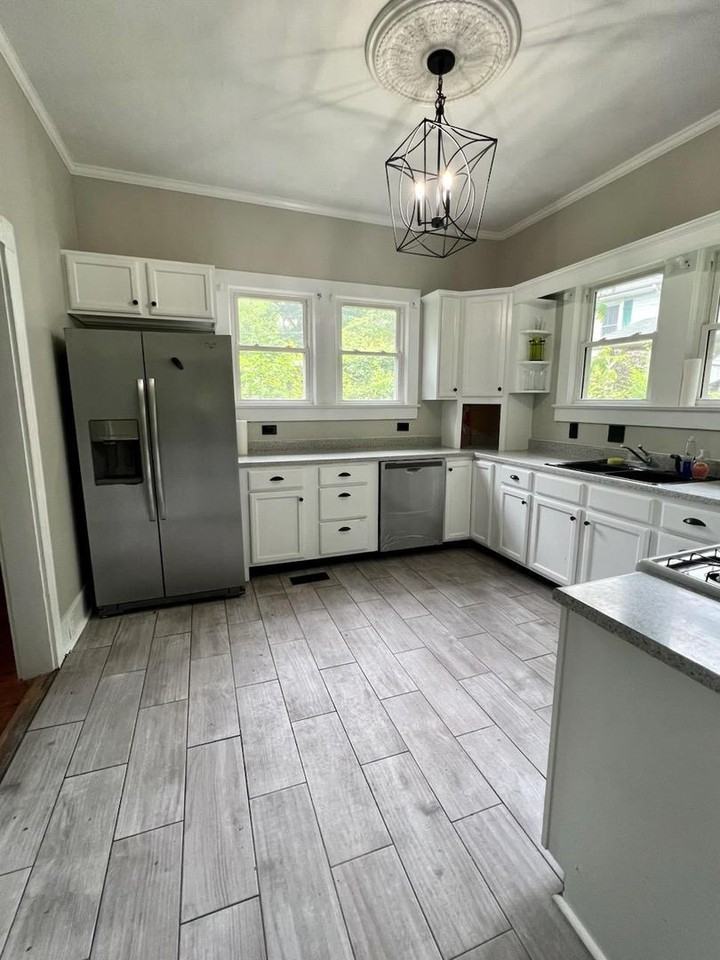 233 Blue Ridge St - Photo 4 of 17