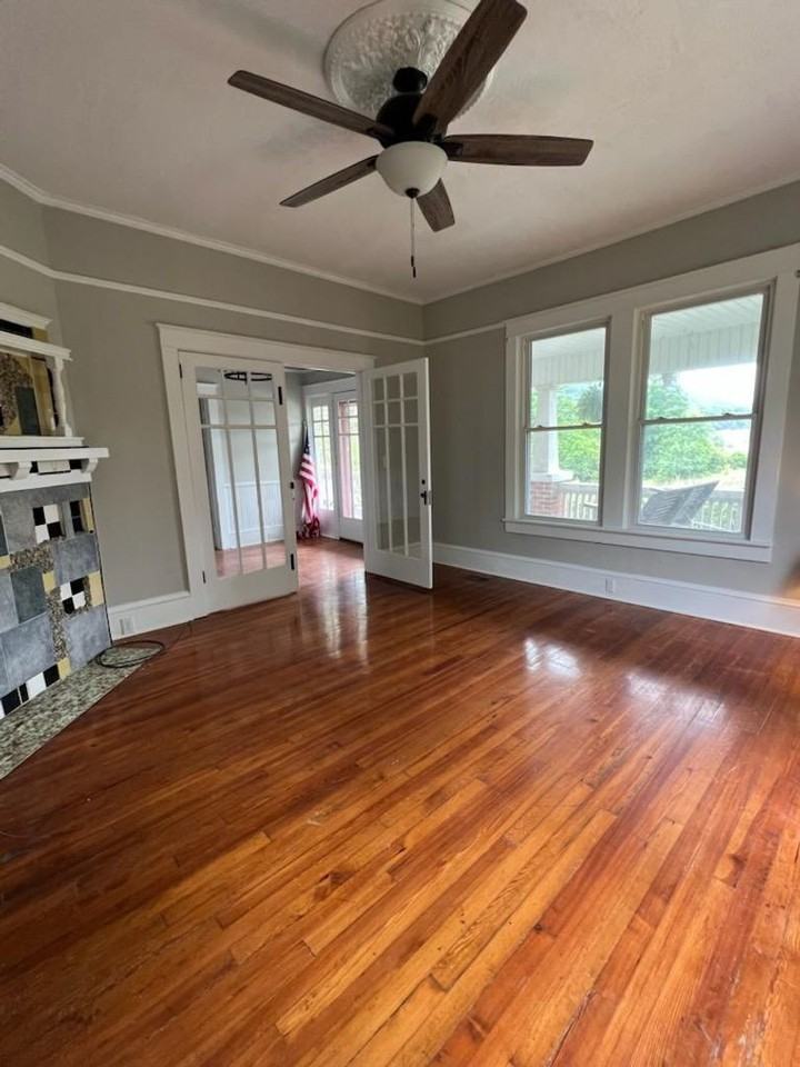 233 Blue Ridge St - Photo 5 of 17