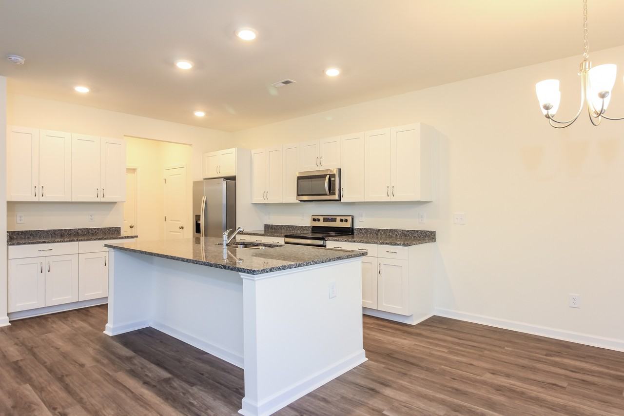 1513 Corbett St - Photo 6 of 16