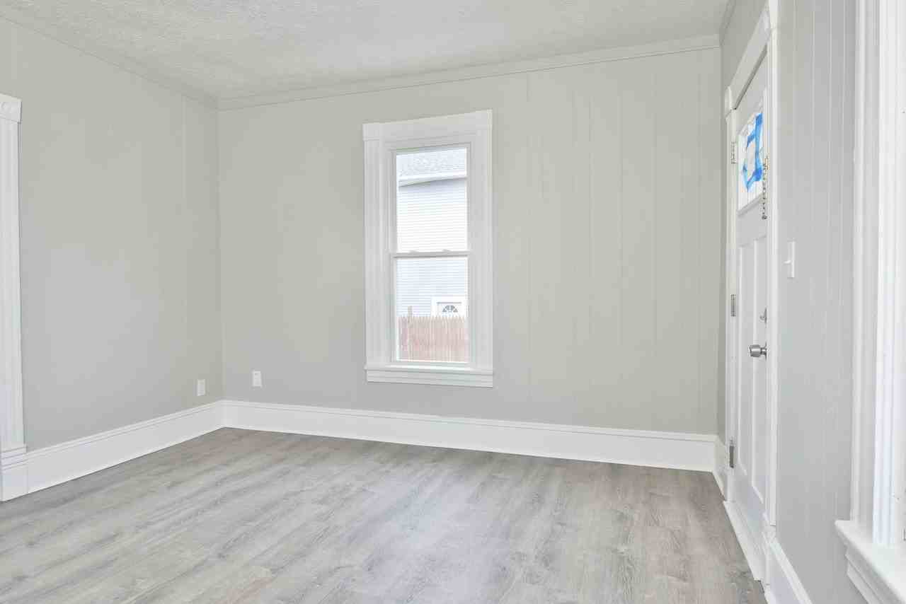 921 South St - Photo 2 of 30