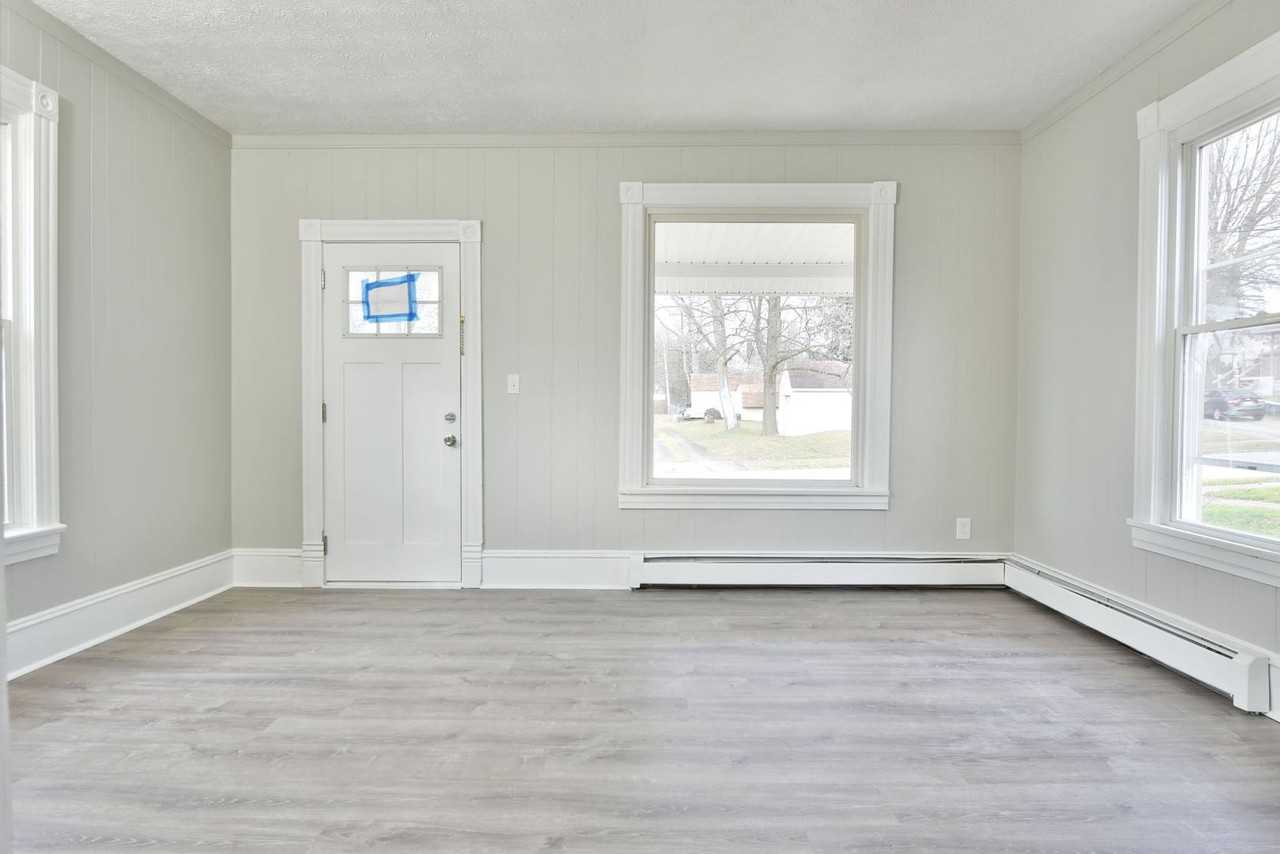 921 South St - Photo 4 of 30