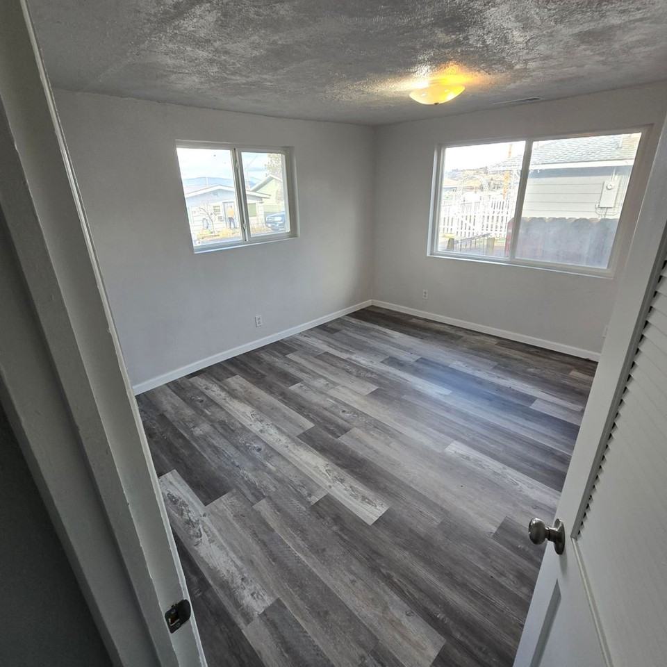 3521 Lindberg St - Photo 5 of 13