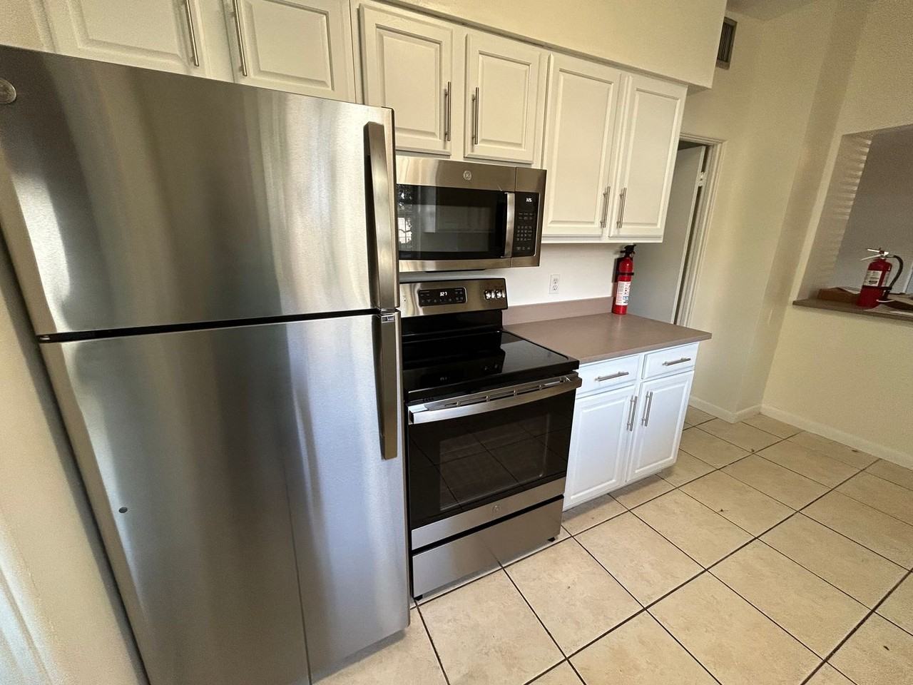 3606 E Lina Ln - Photo 2 of 14