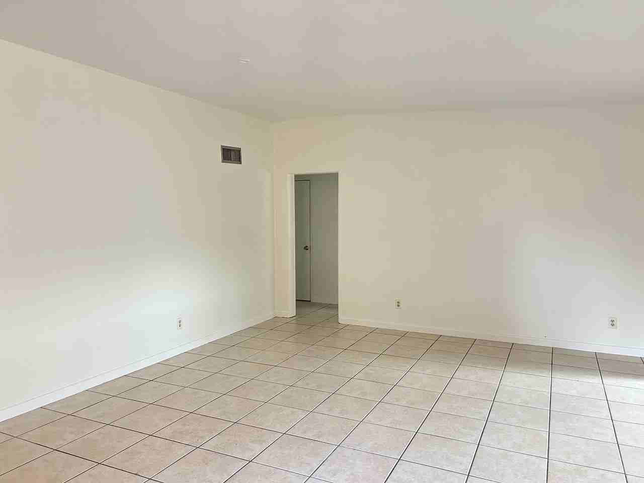 3606 E Lina Ln - Photo 3 of 14